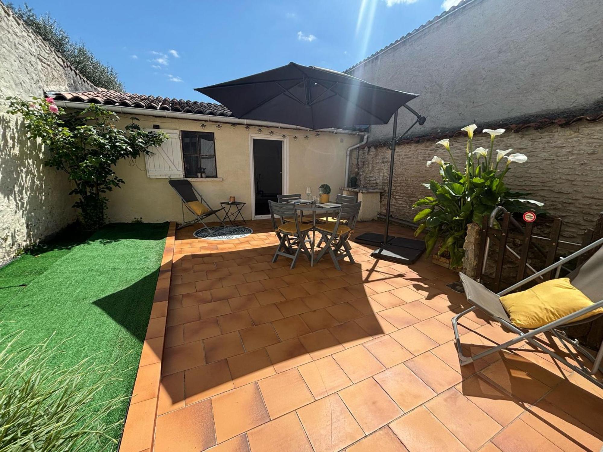Charmante Maison Avec Cour Privative Cognac Exteriör bild